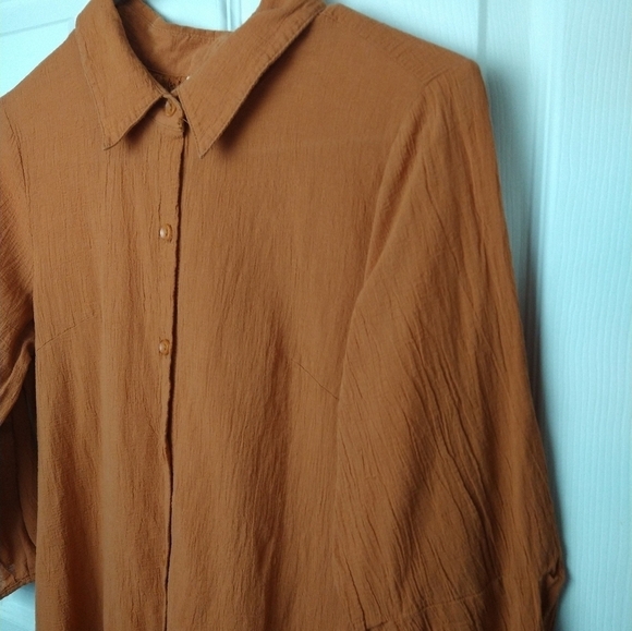 Monoreno burnt orange 3/4 sleeve front button collared shirt. Size S - Picture 2 of 9